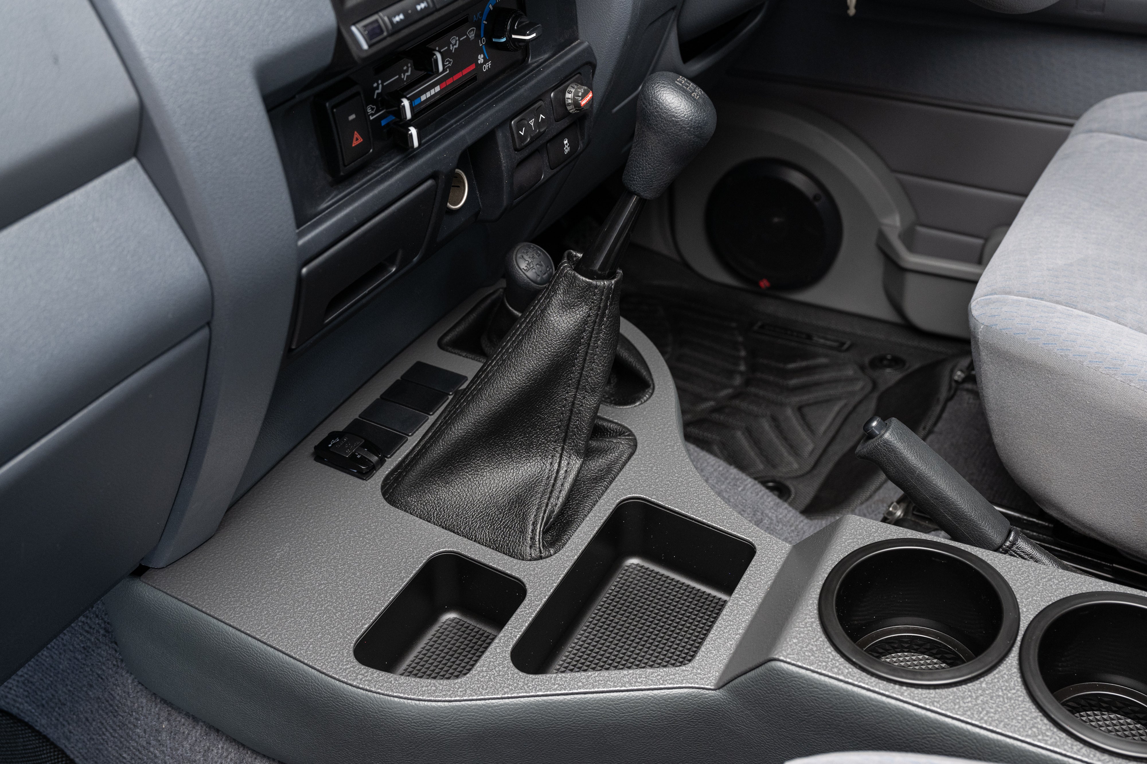 Full Length Centre Console (76 Wagon & 79 Dual Cab)