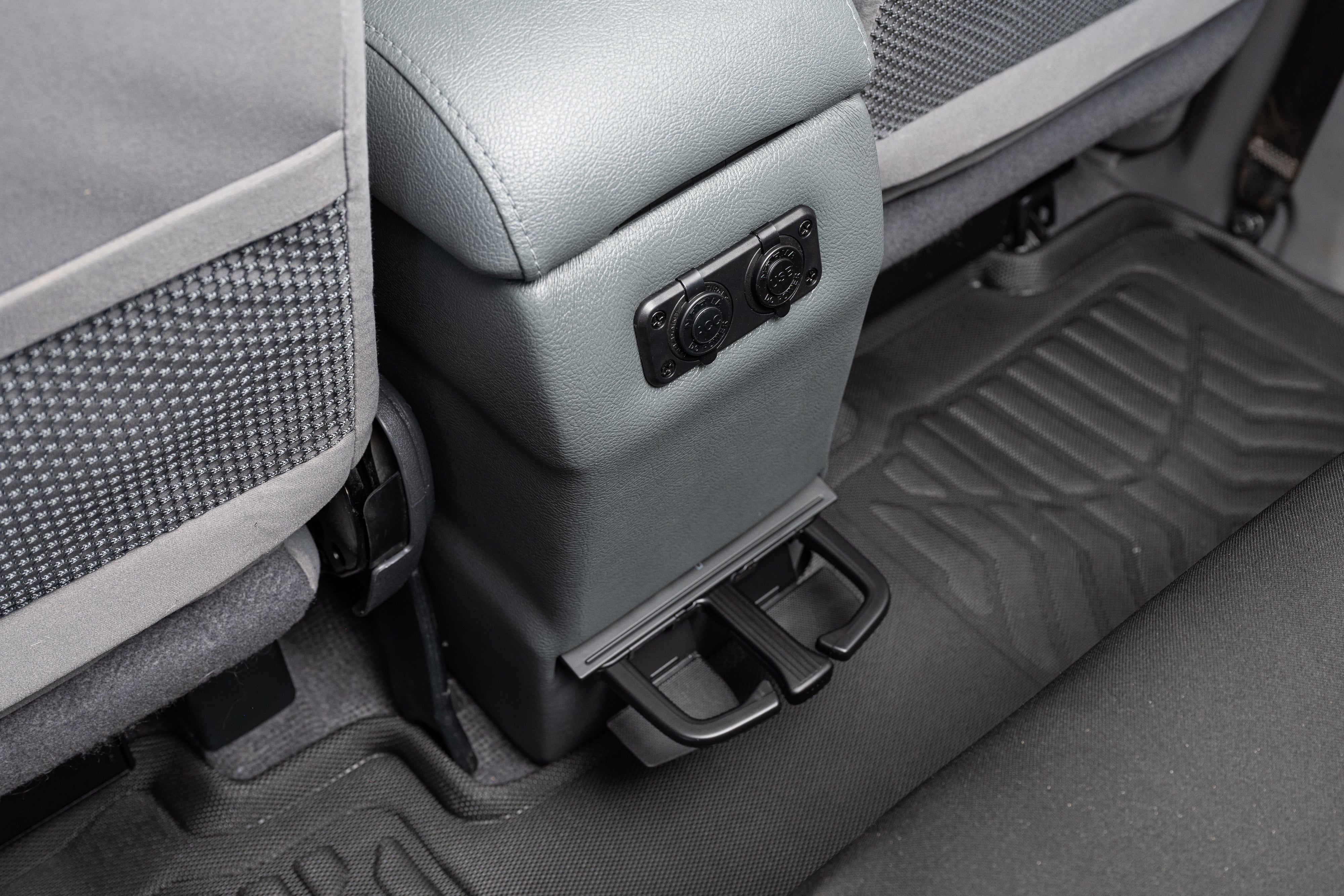 Full Length Centre Console – with Universal Wireless Phone Charger