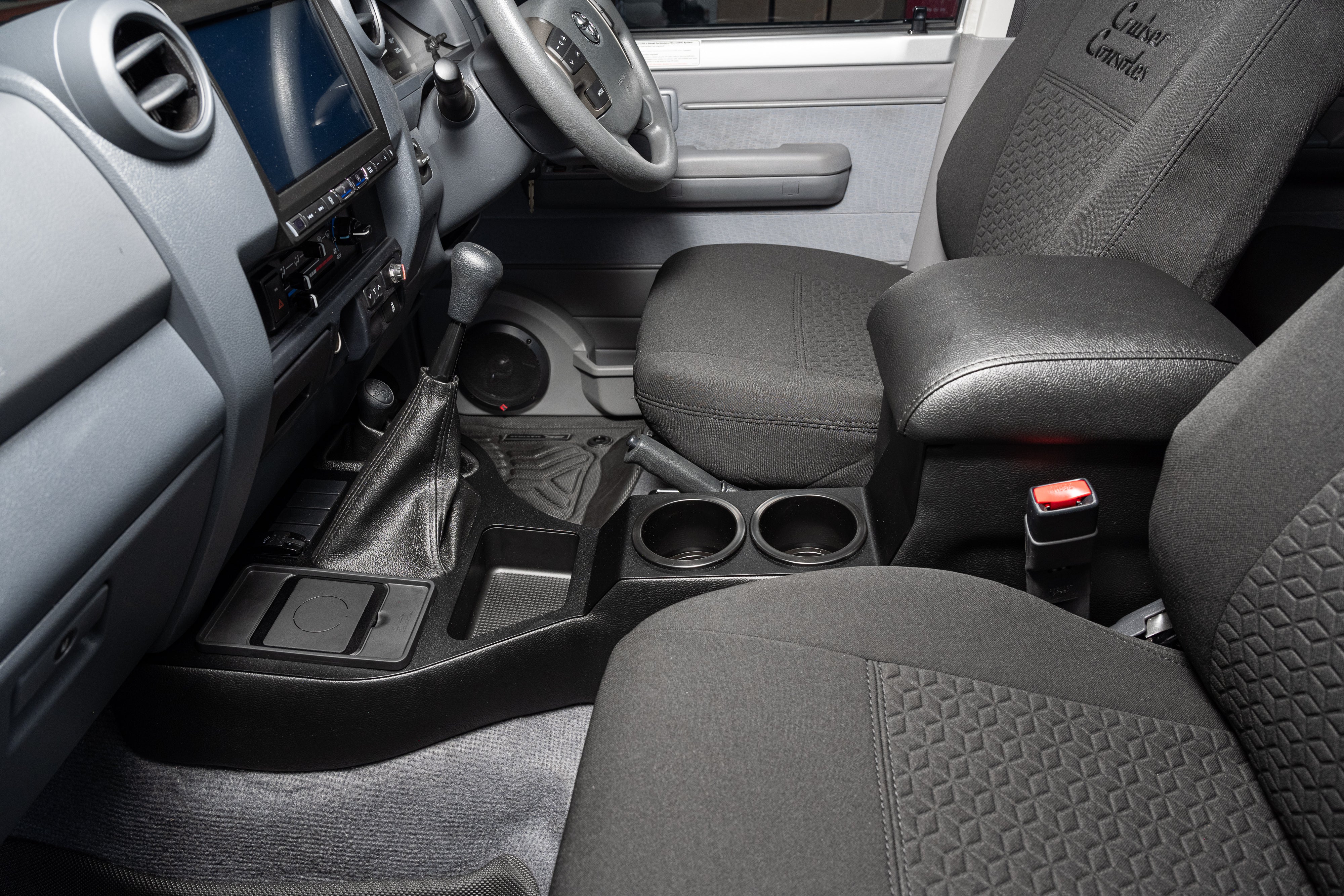 Full Length Centre Console – with Universal Wireless Phone Charger