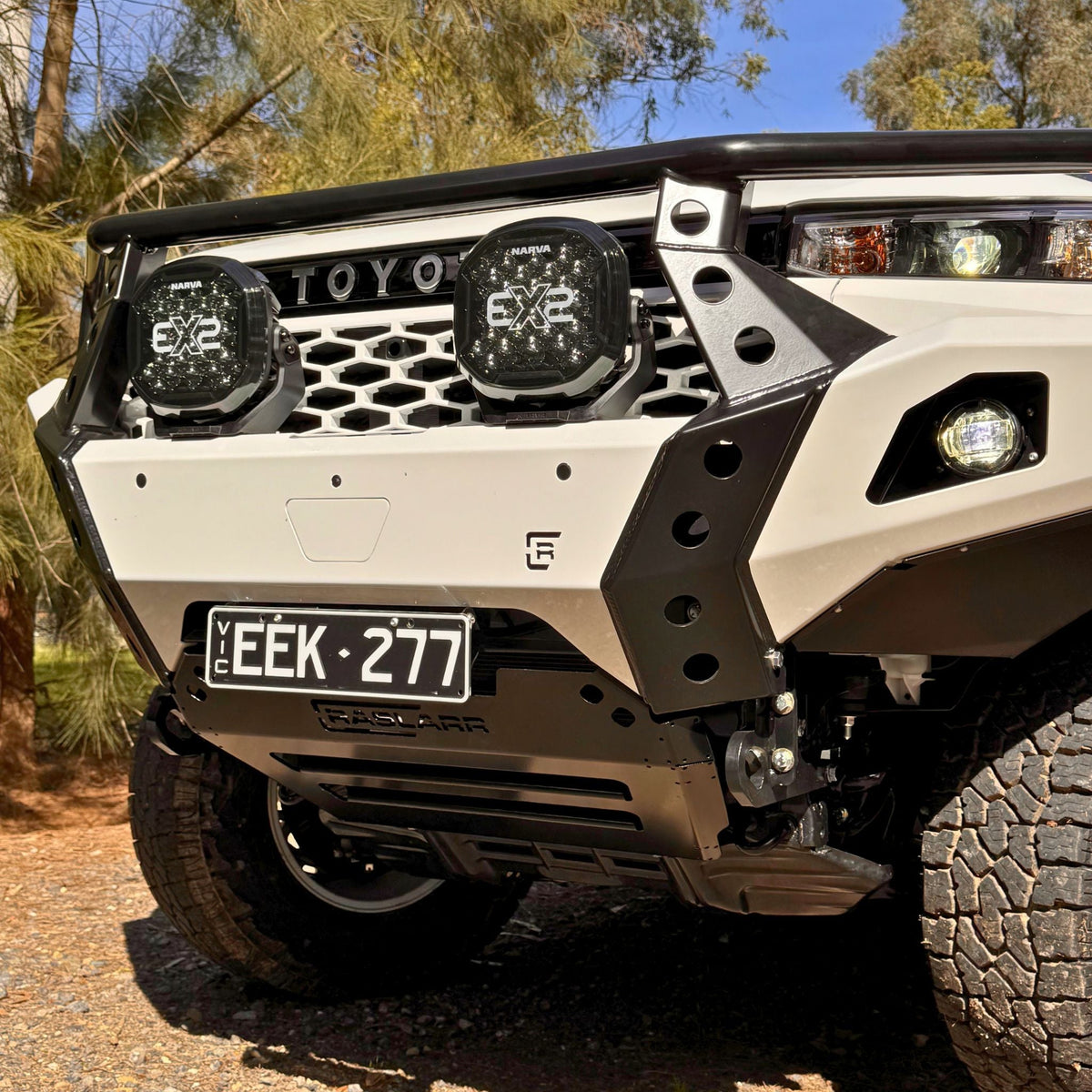 N90 Toyota Hilux 2026+ Hooped (Dallas) Bull Bar
